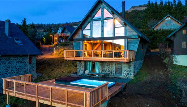 Chalet Cascade avec Spa de Nage a Super Besse